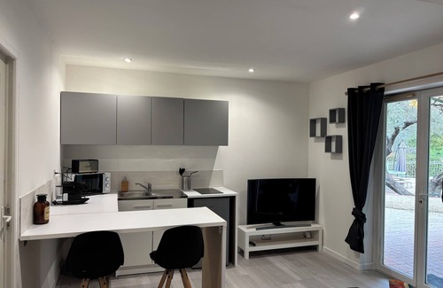 Sollies-Ville House | La Cigalière 1 : charming T1 bis of 32 m2