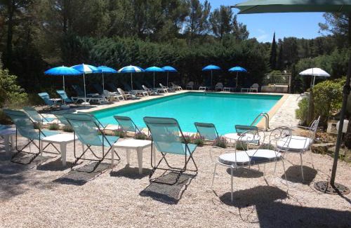 Le Beausset Hotel | Beachfront Bliss at La Cigalière - Pet Friendly Oasis