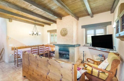 Sant Boi de Llucanes House | Experience La Cirera: Pet-Friendly Hotel with Pool Access
