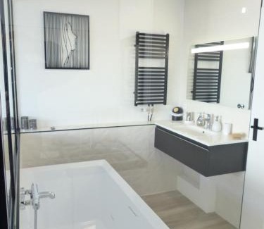 Madeleine-Champ de Mars Apartment | Discover La Cité des Coeurs with Convenient Parking
