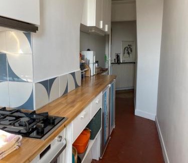 Quartier des Grandes-Carrieres Apartment | Experience TOURLAQUE: Top-Rated with Restaurant & Breakfast