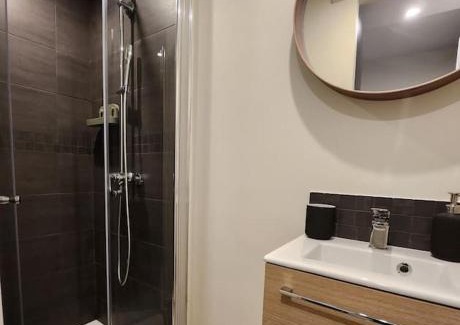 Saint-Germain-en-Laye Apartment | Discover La Clé de Jules: Top-Rated Stay with Breakfast