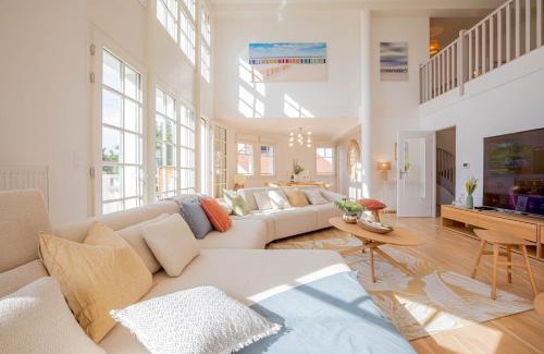 Le Touquet-Paris-Plage Apartment | Elegant La Clé de Quentovic: Oceanfront Duplex Retreat