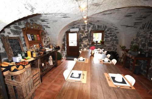 Le Bourg-d'Oisans Bed & Breakfast | Discover Tranquil Oceanfront Retreat at La Clé des Bois