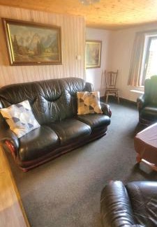 Bertogne House | Discover La Clé des Champs: Pet-Friendly Retreat with Kitchen