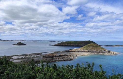Plouezec House | Discover La clé des falaises: Oceanfront Retreat Awaits