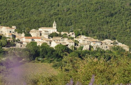 Saint-Auban-sur-L'Ouveze Hotel | Relax in La Clavelière: Oceanfront Getaway with Pool