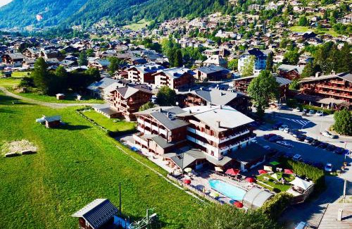Morzine Hotel | Relax at La Clef des Champs: Oceanfront 4-Star Retreat