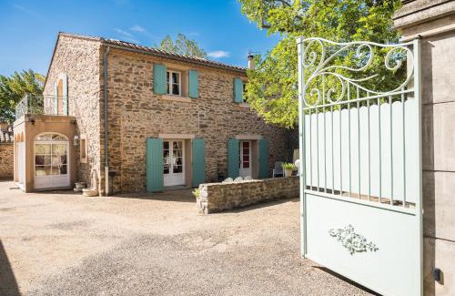 Castelnau-d'Aude Bed & Breakfast | Oceanfront Escape at La Closerie des Iris - 9.4/10 Rating
