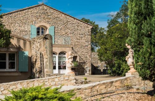 Castelnau-d'Aude Bed & Breakfast | Oceanfront Escape at La Closerie des Iris - 9.4/10 Rating