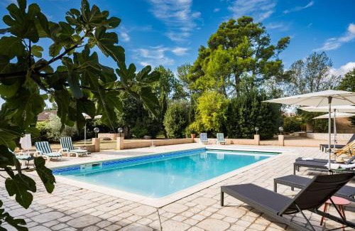Castelnau-d'Aude Bed & Breakfast | Oceanfront Escape at La Closerie des Iris - 9.4/10 Rating