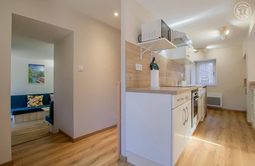 Saint-Pierre-de-Curtille House | Cozy LA Colinette with Lake Views in Saint Pierre DE Curtille