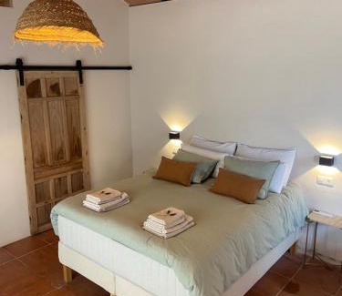 Monda House | Eco Retreat at La Colina Buena - Fireplace & Family Friendly