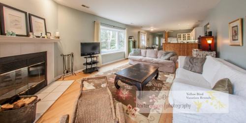 Harbert House | Explore La Colita: Pet-Friendly Retreat with Family Amenities