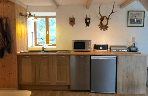 Locmaria-Berrien Apartment | Experience La Colline des Renards: Pet Friendly & Top Rated