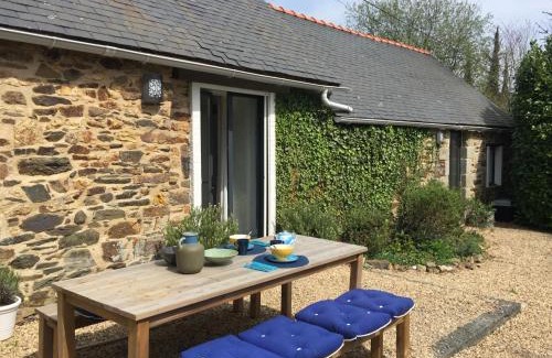 Locmaria-Berrien Apartment | Experience La Colline des Renards: Pet Friendly & Top Rated