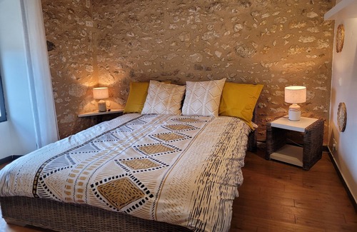 Sourzac House | Discover La Colline Truffière: Poolside Relaxation Awaits