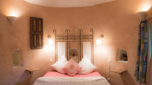 Saint-Laurent-du-Verdon Bed & Breakfast | Oceanfront Retreat: La Colombiere du Château Awaits You