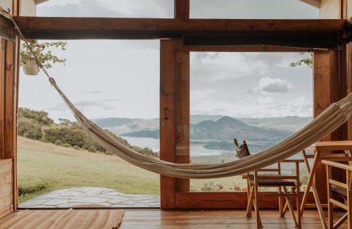 Guatavita House | Pet-Friendly Getaway at La Comarca de los Sueños - Rated 9.8