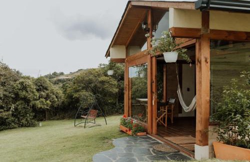 Guatavita House | Pet-Friendly Getaway at La Comarca de los Sueños - Rated 9.8