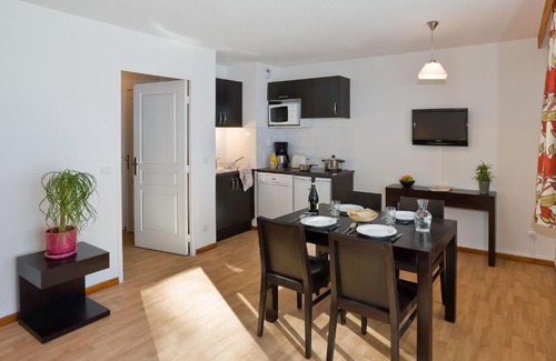 Les Orres Resort | Discover La Combe d'Or: Pet-Friendly Retreat with Pool