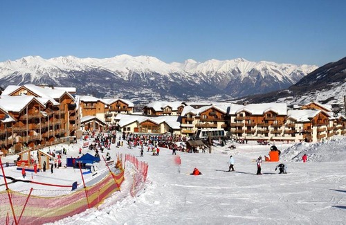 Les Orres Resort | Discover La Combe d'Or: Pet-Friendly Retreat with Pool