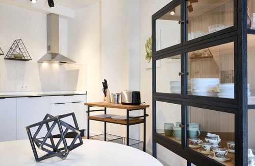San Roque Apartment | Discover Comfort and Contemporary Design in Central Sevilla