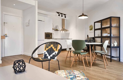 San Roque Apartment | Discover Comfort and Contemporary Design in Central Sevilla