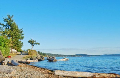 La Conner Resort | Cozy Beach Cabin at La Conner Camping Resort with Pool