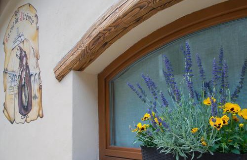 Montjovet House | Pet-Friendly Getaway at La cor dé Jérémie - Guest Rated 9.3