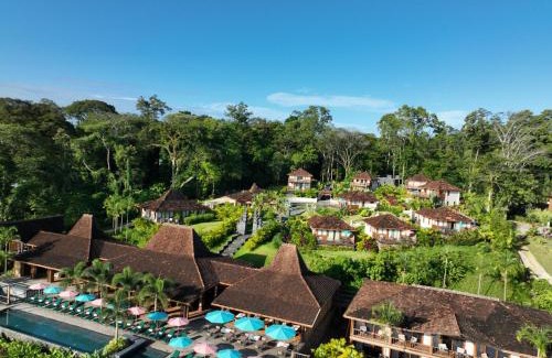 Bocas del Toro Hotel | Experience La Coralina Island House: Beachfront Bliss Awaits