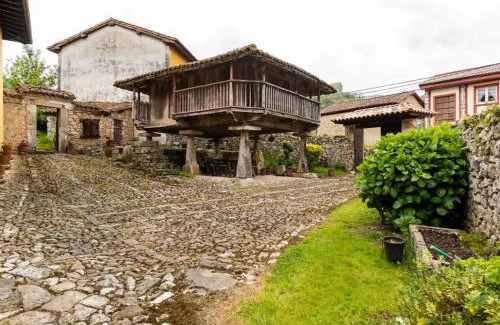 Avin House | Discover La Corrolada: Guest Rated 9.7 with Family Amenities