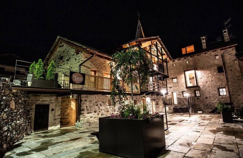 Antey-Saint-Andre Apartment | Experience Sunset Views at LA CORTE ANTEY – Rated 9.8/10