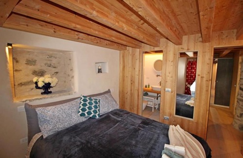 Antey-Saint-Andre Apartment | Experience Sunset Views at LA CORTE ANTEY – Rated 9.8/10