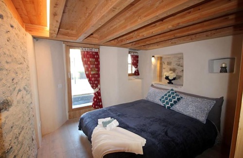 Antey-Saint-Andre Apartment | Experience Sunset Views at LA CORTE ANTEY – Rated 9.8/10