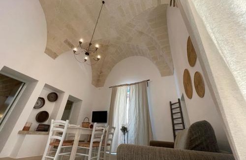 Spongano House | Discover La Corte dei Colori: 4-Star Ocean View Retreat