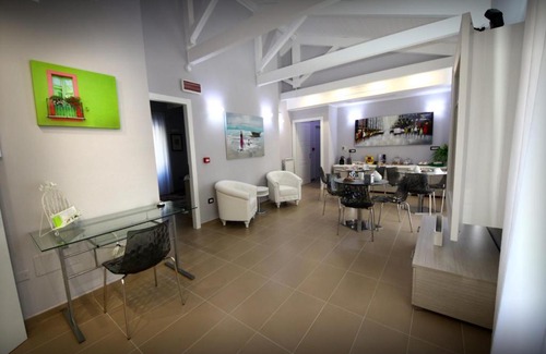 Crotone Bed & Breakfast | Discover La Corte del Geco: Oceanfront Elegance Awaits