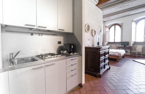 Quartiere di Porta Crucifera House | Elegant LA CORTE DEL RE SUITE with Spa & Breakfast in Arezzo