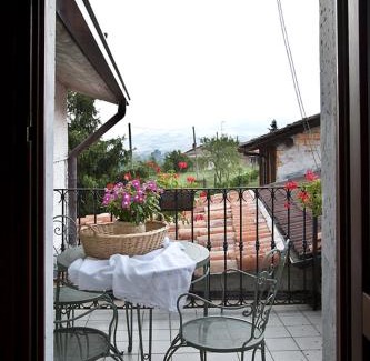 Varzi Bed & Breakfast | Pet-Friendly Retreat at La Corte Di Nando - Rated 9/10!