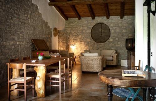 Varzi Bed & Breakfast | Pet-Friendly Retreat at La Corte Di Nando - Rated 9/10!