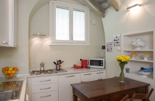 Cernobbio Apartment | Romantic Retreat at La Corte di Zizi – Family-Friendly Stay