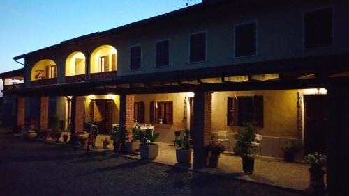 Lobbi Bed & Breakfast | La Cortevecchia: Guest Rated 9/10 with Family-Friendly Amenities