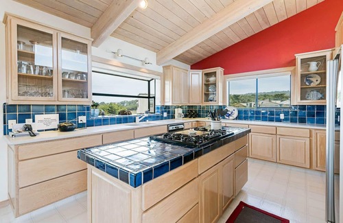 Sea Ranch House | Escape to La Costiera: Oceanfront Bliss on the Bluffs