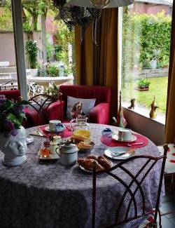 Cormeilles Bed & Breakfast | Pet-Friendly Getaway at La Cour du Puits, Ocean View Room