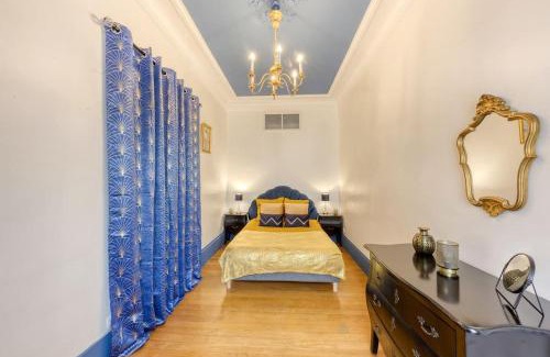 Notre-Dame Apartment | Prestigious Apartment Steps from Château de Versailles