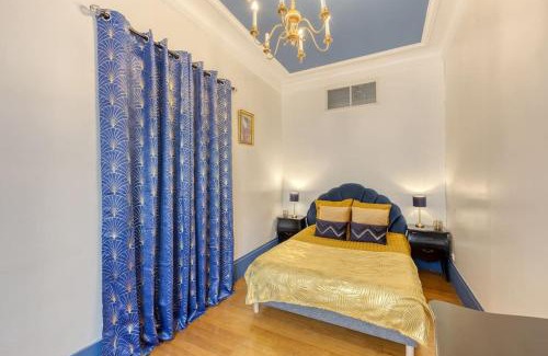 Notre-Dame Apartment | Prestigious Apartment Steps from Château de Versailles