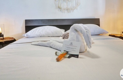 Petite-ÃŽle House | Relax in La Créole Améthyste: Jacuzzi & Spa Retreat