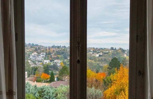 Saint-Didier-au-Mont-d'Or Villa | La Croix des Rameaux: Spacious Retreat Near Lyon