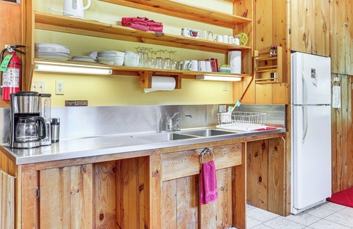Dakota Cottage | Scenic La Crescent Cottage: Pet-Friendly Retreat with View