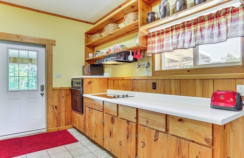 Dakota Cottage | Scenic La Crescent Cottage: Pet-Friendly Retreat with View